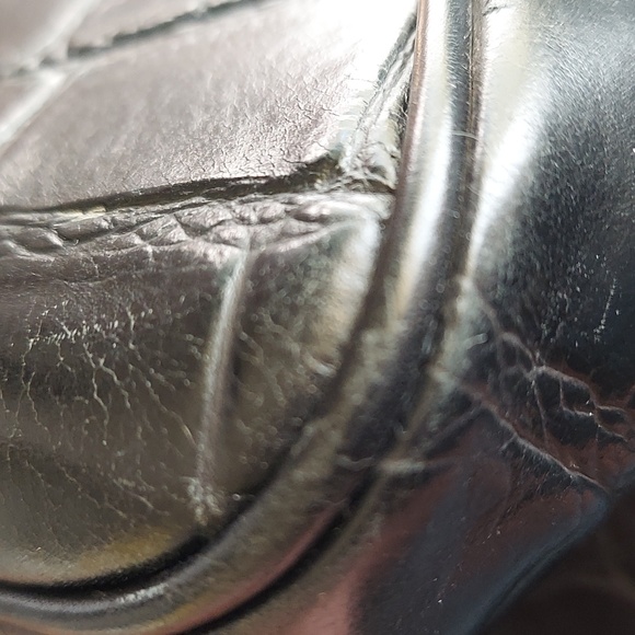 Dooney&Bourke Black Croc Embossed Shoulder Bag - Picture 10 of 10